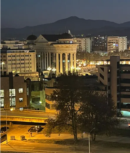 Skopje in de avond